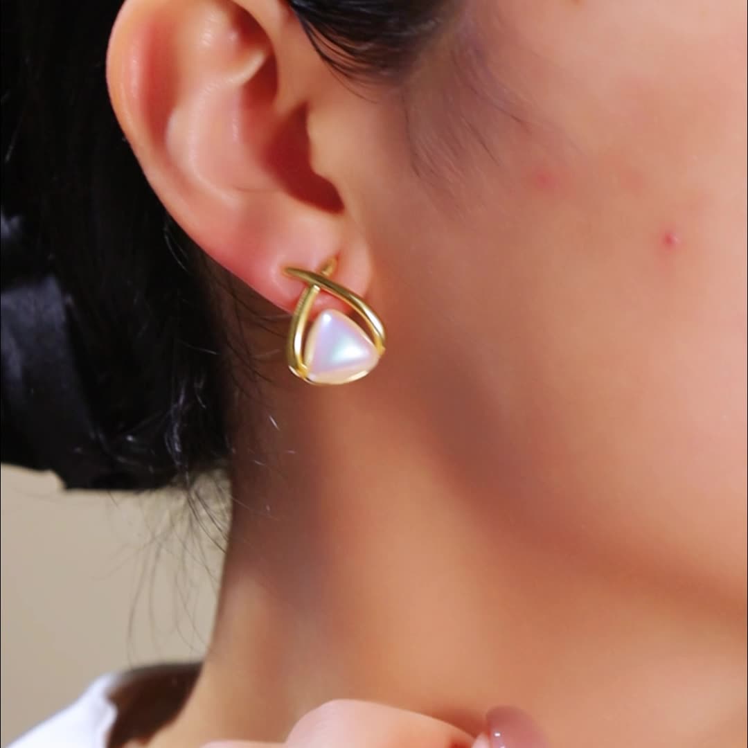 Retro metal geometric design gold earrings