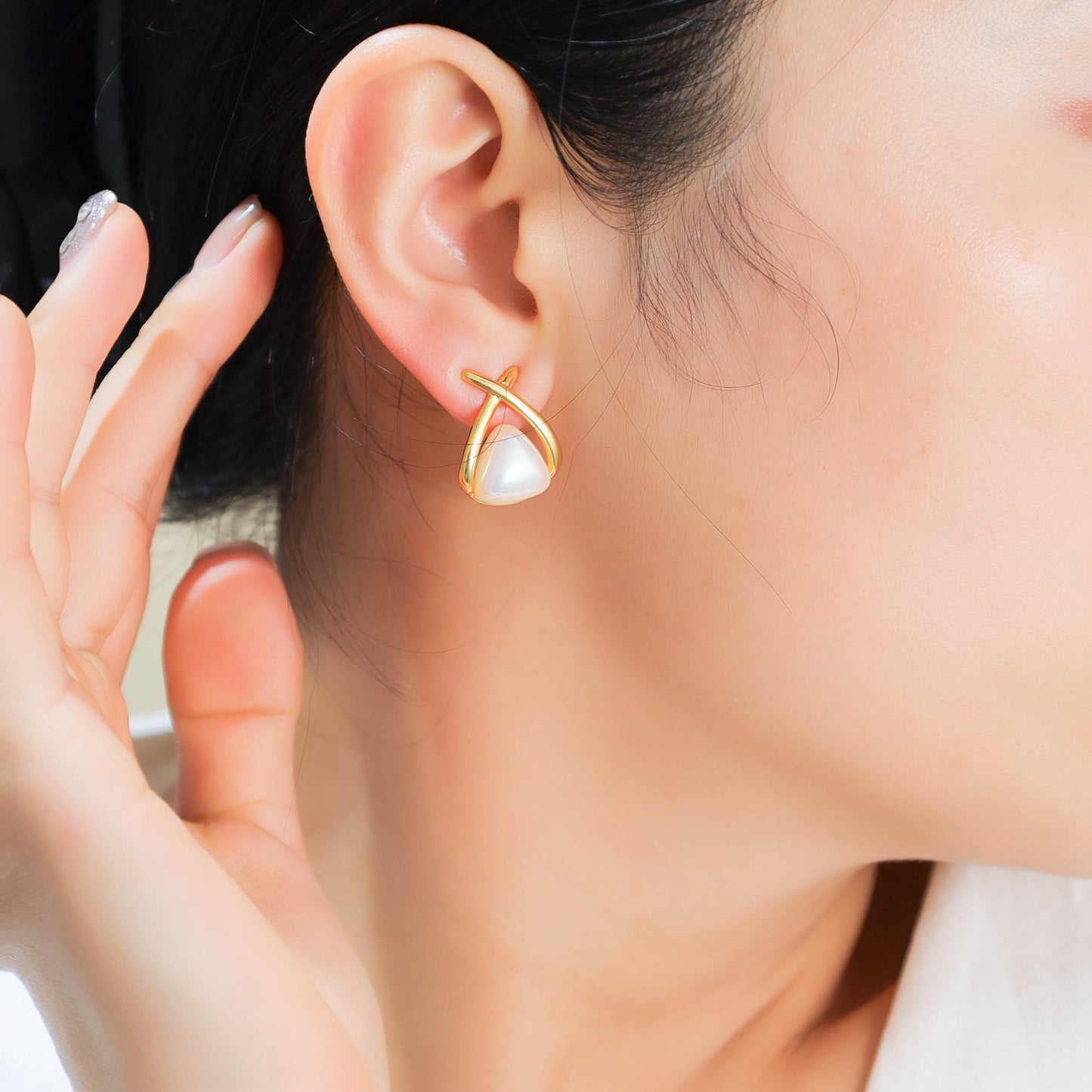 Retro metal geometric design gold earrings