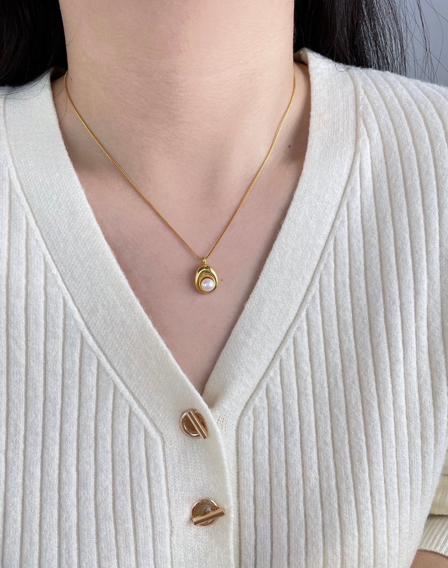Pearl pendants, gold-plated necklaces, natural freshwater pearls, Valentine's Day gifts.