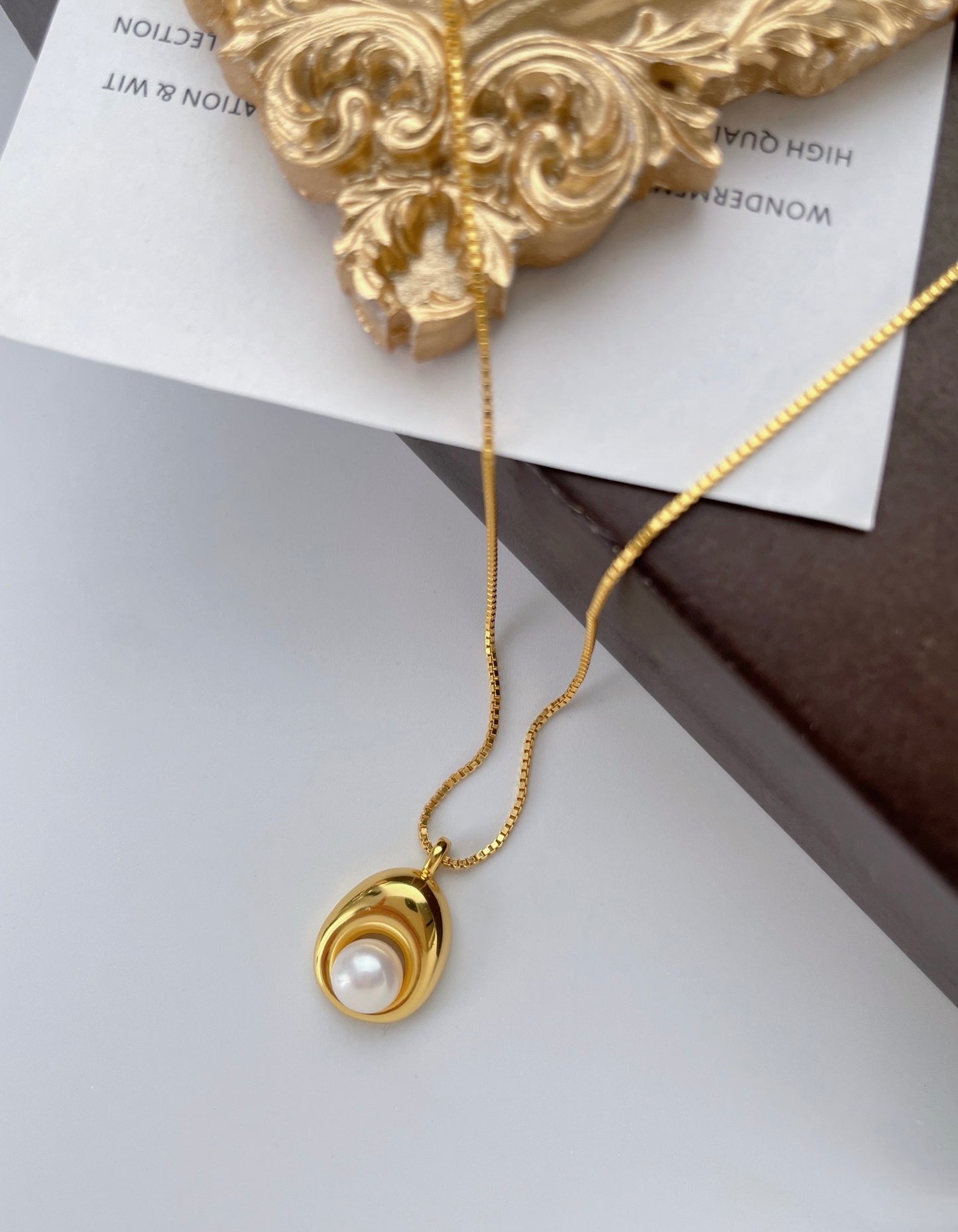 Pearl pendants, gold-plated necklaces, natural freshwater pearls, Valentine's Day gifts.