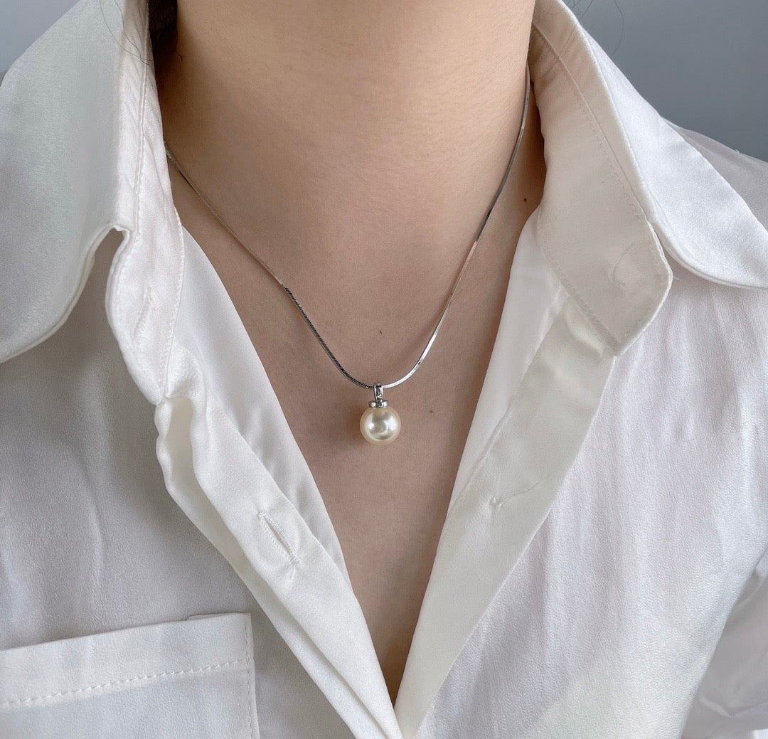 Pearl pendants, gold-plated necklaces, natural freshwater pearls, Valentine's Day gifts.