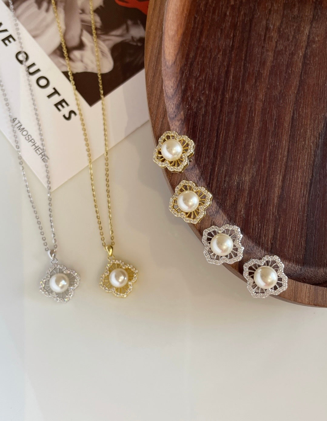 Pearl pendants, gold-plated necklaces, natural freshwater pearls, Valentine's Day gifts.