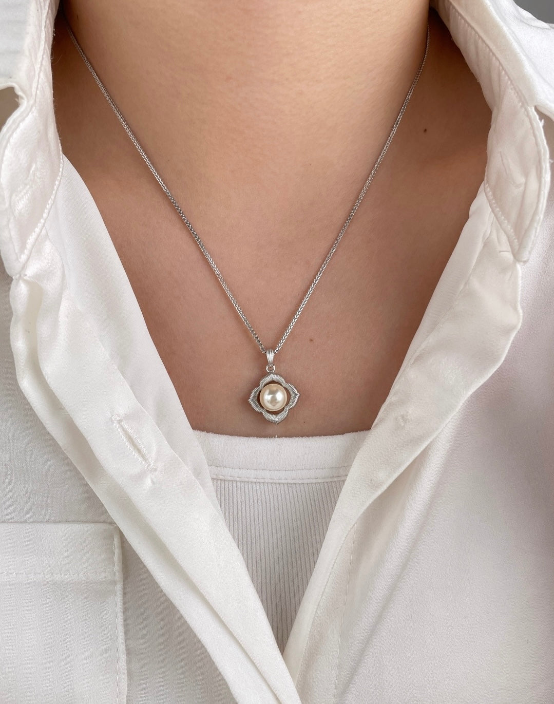 Pearl pendants, gold-plated necklaces, natural freshwater pearls, Valentine's Day gifts.