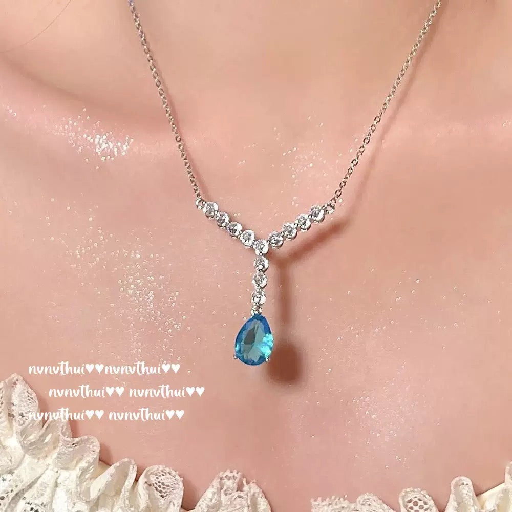Comet Maria Sapphire Droplet Necklace: a rich girl with 18K gold plated teardrop zircon Y-shaped necklace.