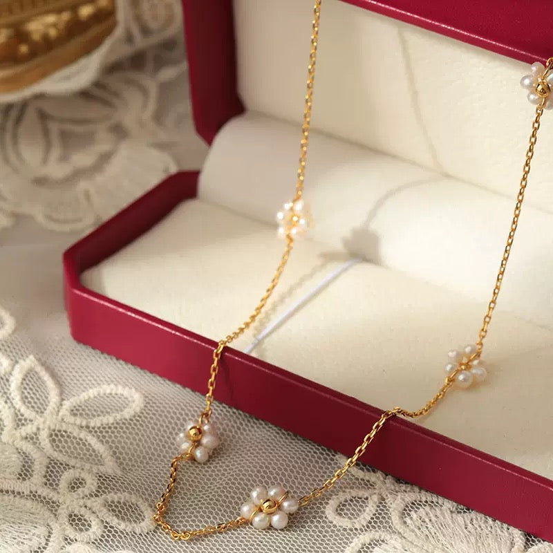 Freshwater Pearl Necklace with the same high-grade Joker Sweater Chain Simple and Elegant Small Fragrant Flower Necklace