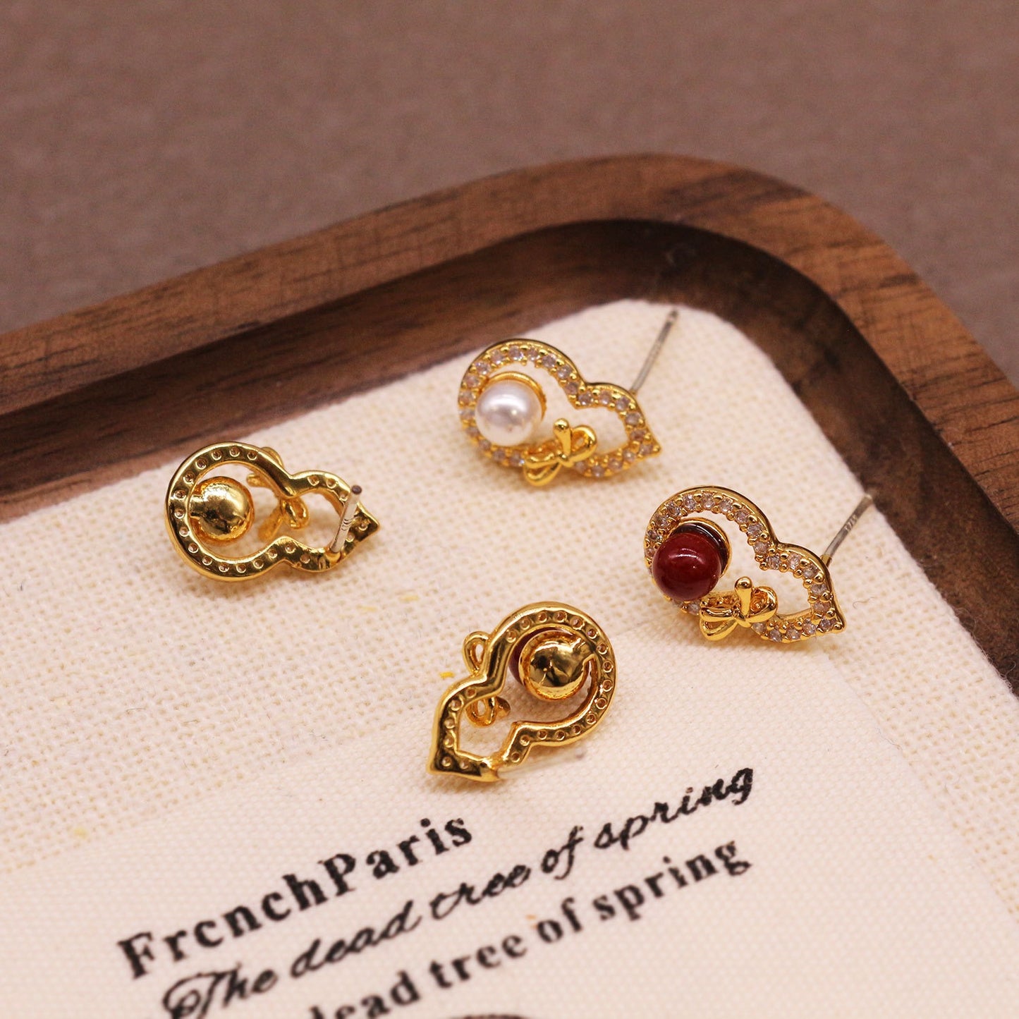 Hourd pearl zircon earrings female retro fashion luxury earrings exquisite Joker earrings.