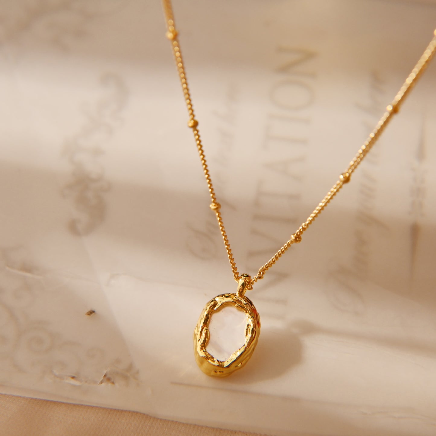 Retro Fritillaria Necklace Electroplated with 18K real gold irregular oval accessories ins wind fashion high-grade jewelry