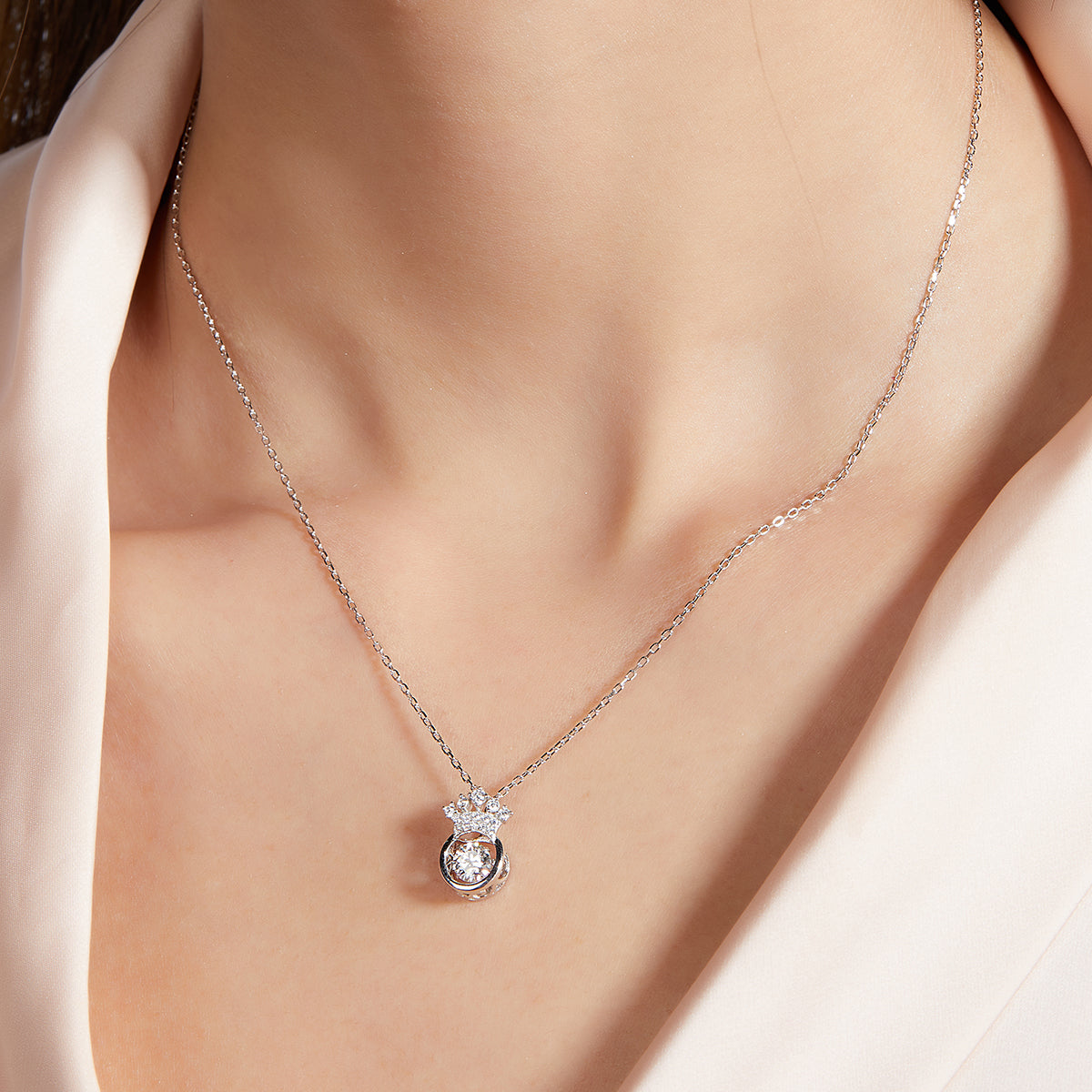 Moissanite Smart Heart Crown Heart Swing Pendant Fashion Necklace Jewelry