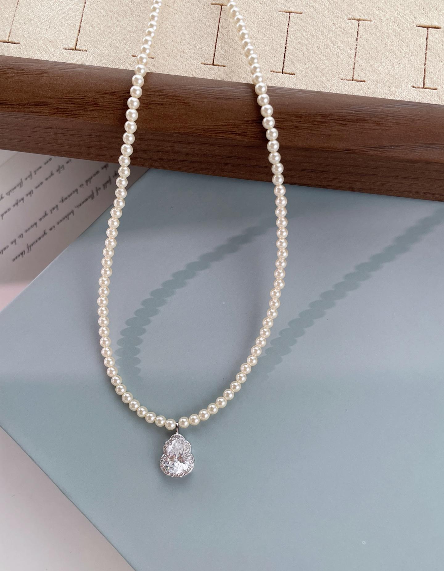 Natural freshwater pearl necklace, with a light luxury and high-end feel, simple design and elegant temperament, is a jewelry gift for women