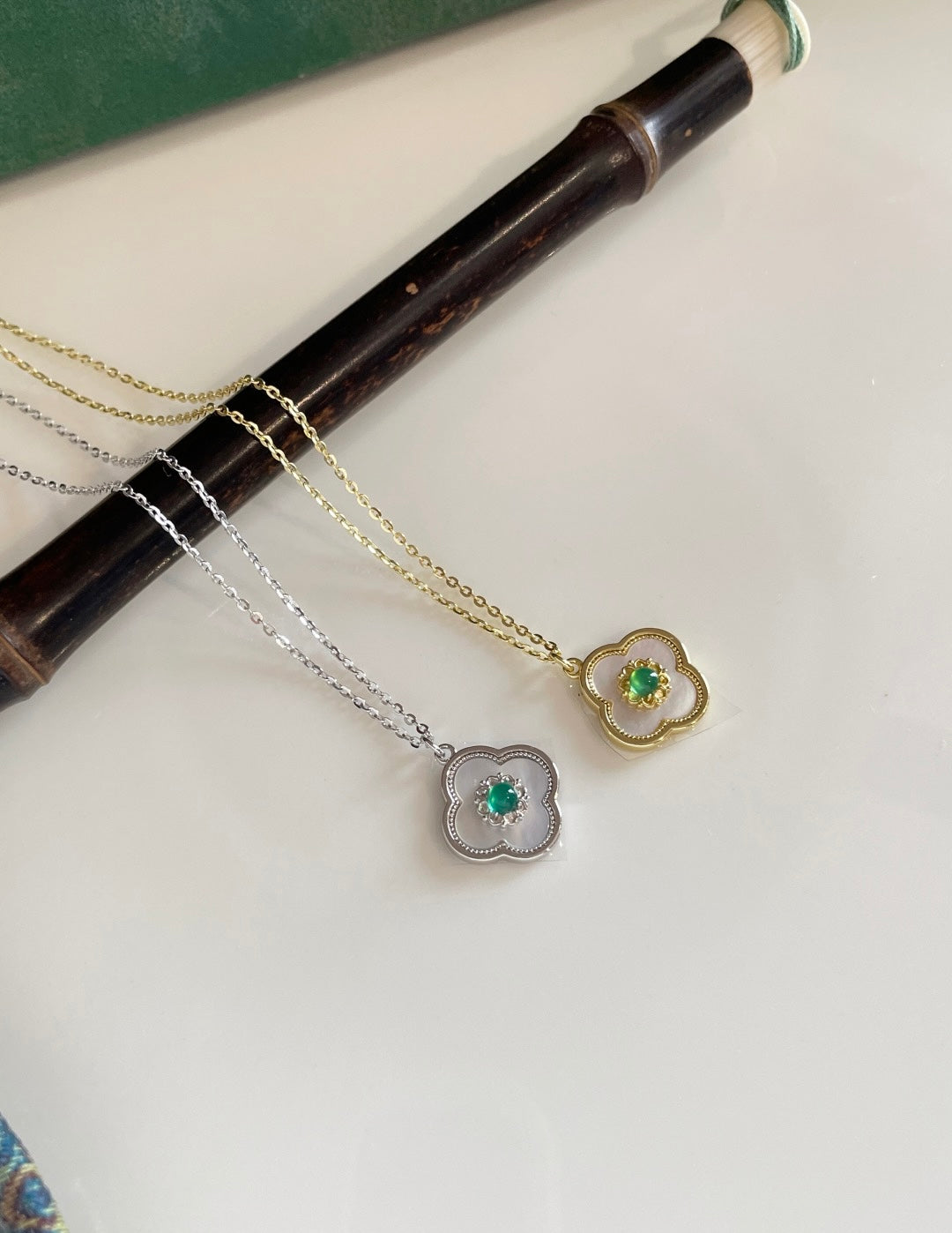 Shell necklace 18k gold plated.