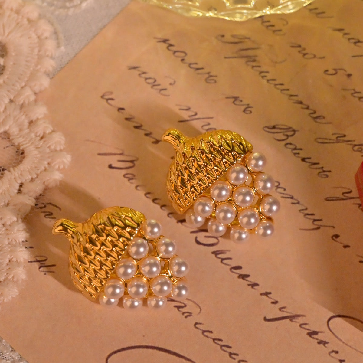 Small fragrant pinecone pearl earrings female medieval vintage temperament high sense earrings 925 silver needle earrings