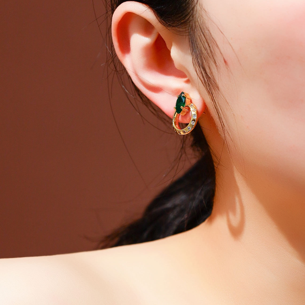 Vintage small fragrance green earrings French medieval palace style exaggerated high sense earrings