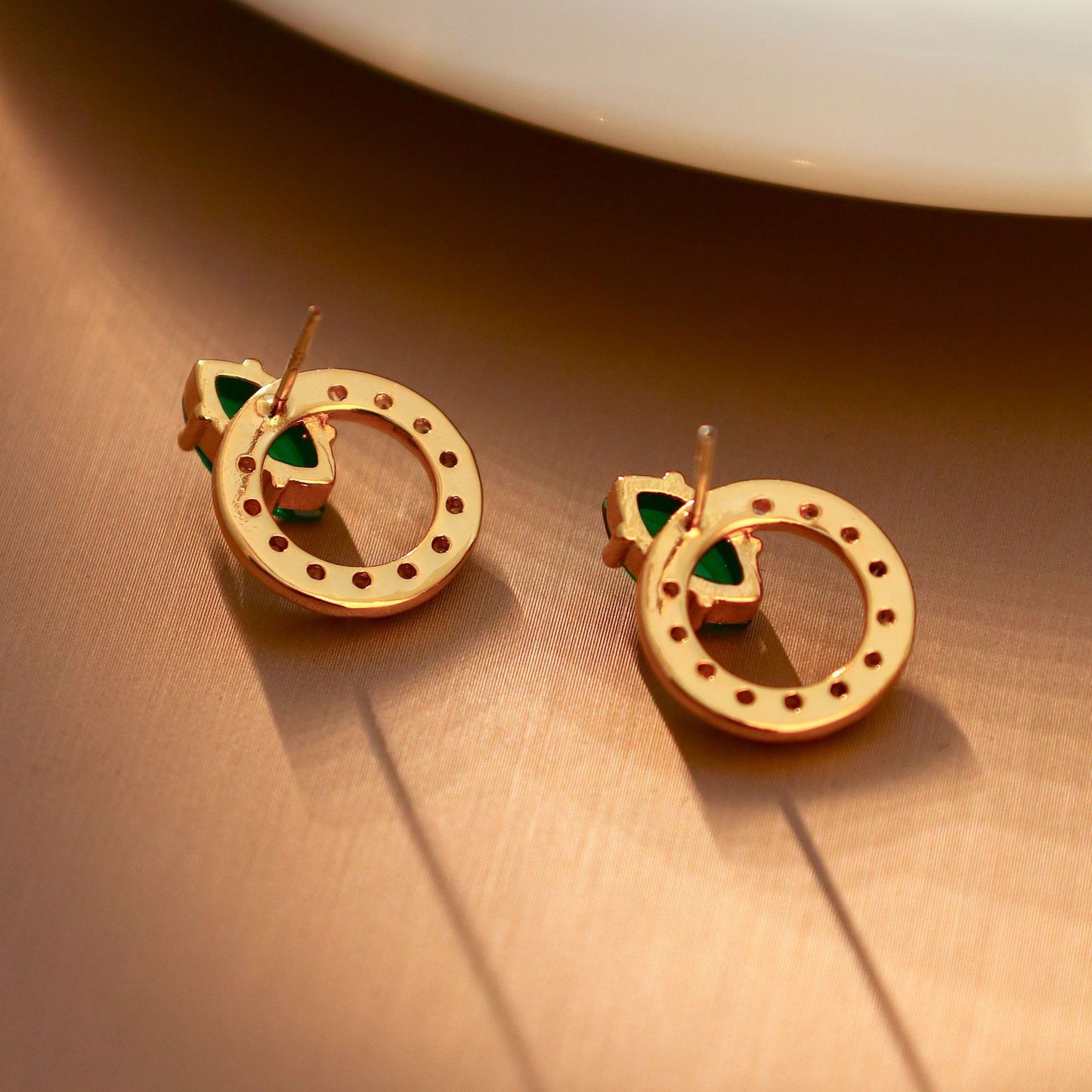 Vintage small fragrance green earrings French medieval palace style exaggerated high sense earrings