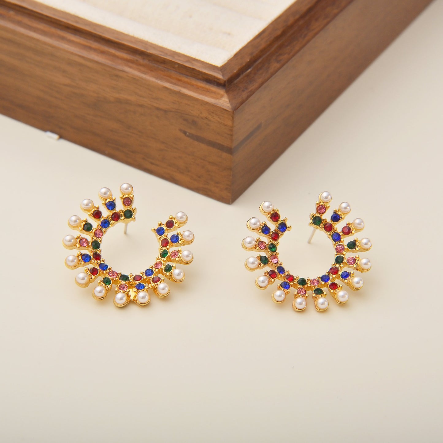 Hong Kong temperament earrings 925 silver needle French retro earrings female Joker high sense small fragrance zircon earrings