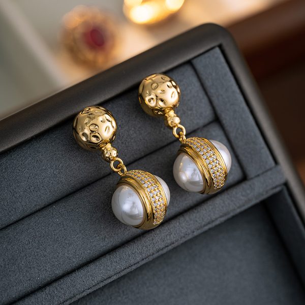 pearl style earrings with 22 ct gold plated