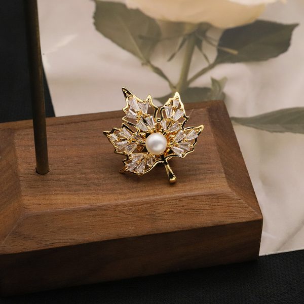 maple leaf brooch