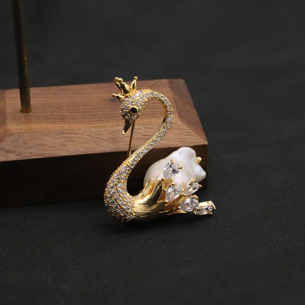 swan design with natural pearls brooch