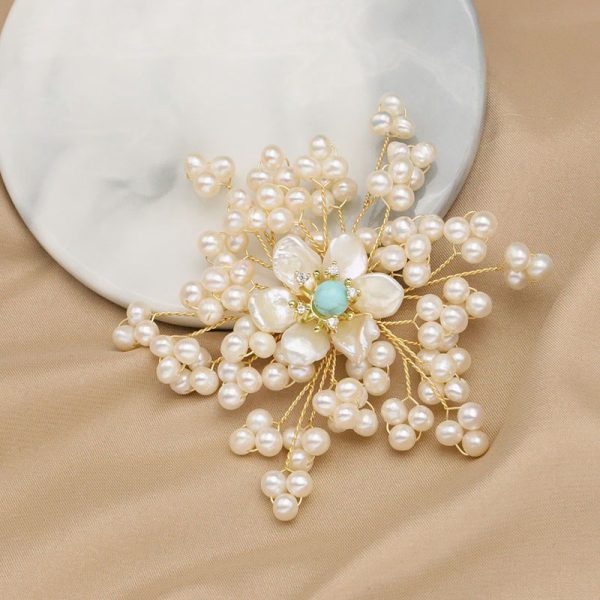 double blooming pearls flowers brooch with blue gemstone